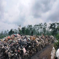 Volume Sampah di TPS Campernik Jalancagak Meningkat, Pekerja Minta Bantuan Alat berat