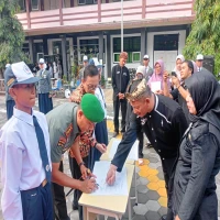 Tradisi Serah Terima Siswa di SMPN 1 Purwakarta, Sadiyah Ingatkan Peran Penting Orang Tua Bentuk Karakter Anak