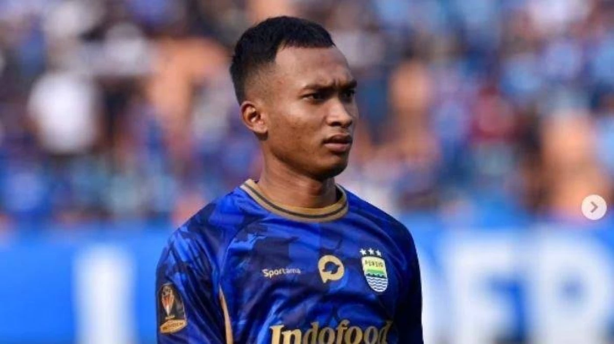 Bek Persib Robi Darwis Absen Lawan Persis Solo di Laga Penentu Piala Presiden