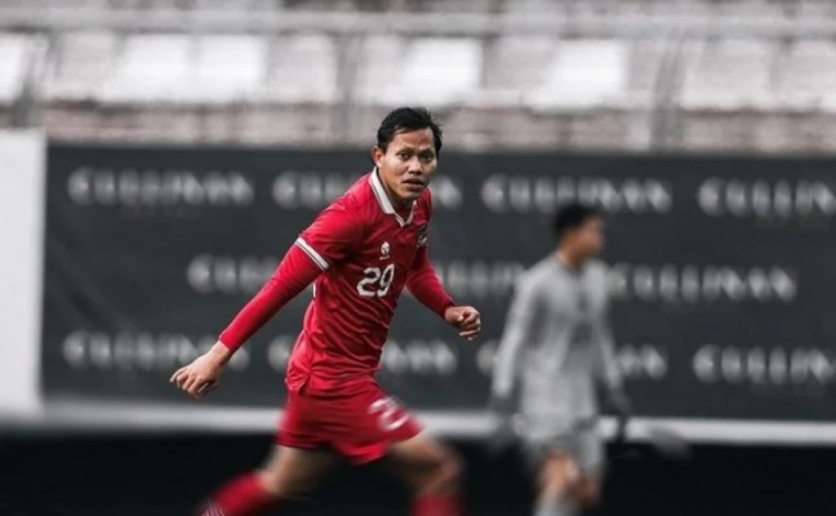 Persib Rekrut Adam Alis untuk Perkuat Lini Tengah!