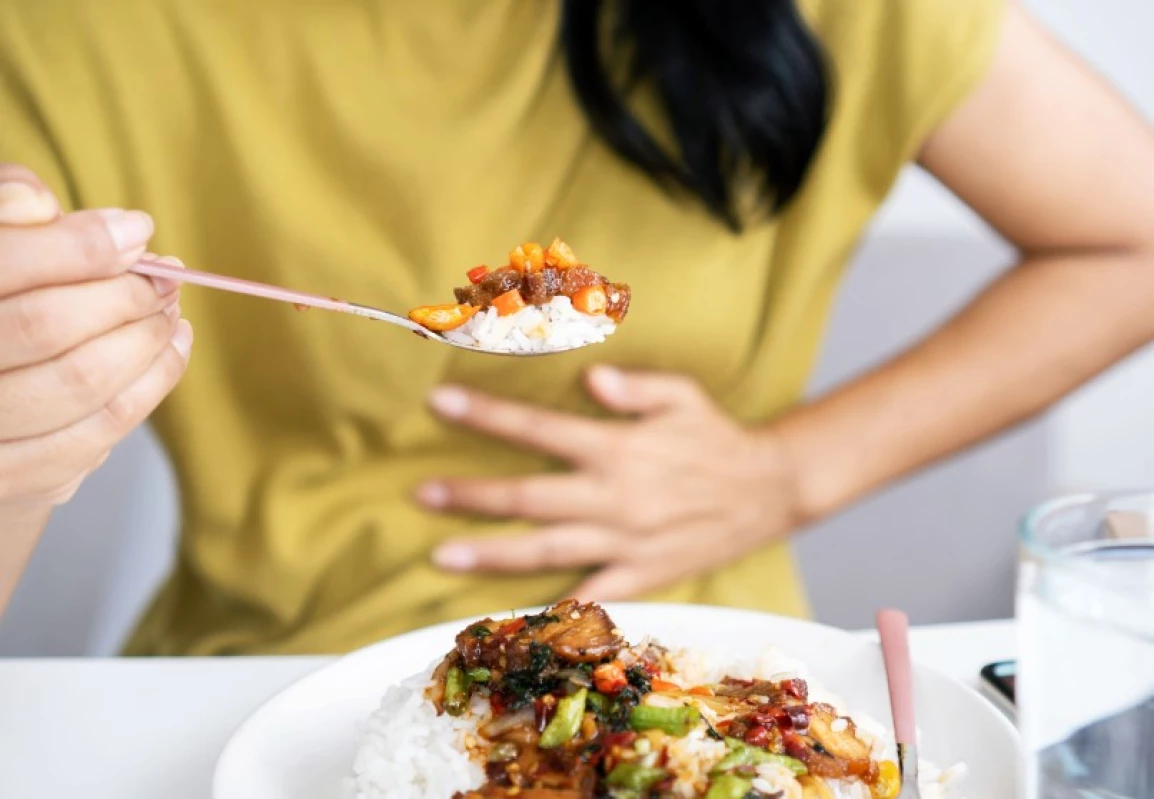 Berikut 3 Tips Puasa untuk Penderita GERD, Jangan Sembarangan Makan!