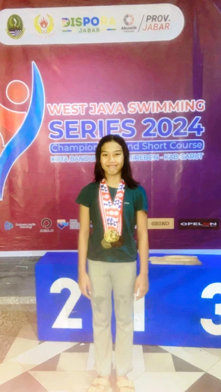 Marwah Raih 7 Medali Kejuaraan West Java Swimming Series di Bandung
