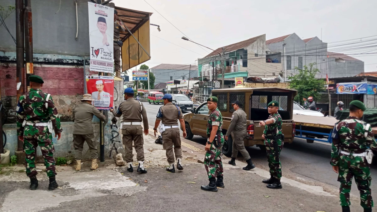 Tim Gabungan Tertibkan Baliho Calon Kepala Daerah di Purwakarta, Langgar Peraturan Daerah Tentang K3