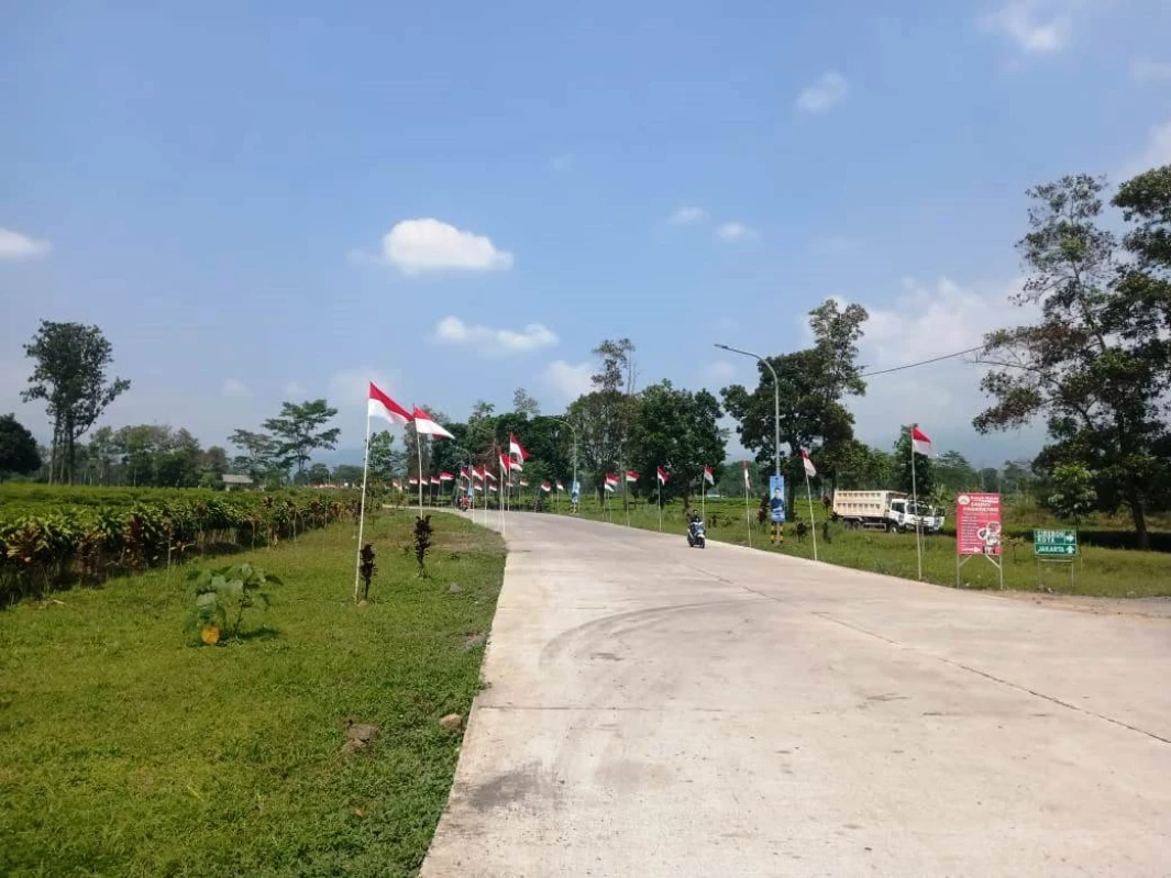 Ratusan bendera merah putih