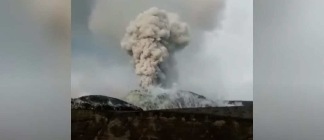 Gunung Anak Krakatau Alami 4 Kali Erupsi, Status Siaga