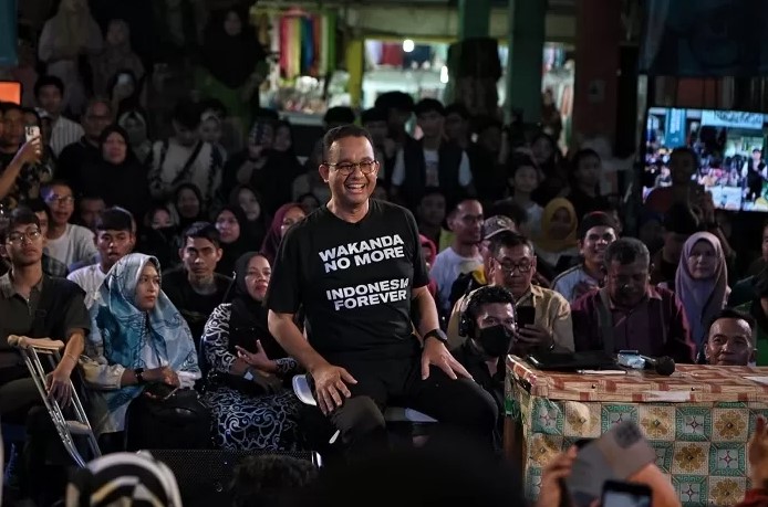 Keren Abis! Anies Berkunjung ke Riau Pakai Kaos "Wakanda No More Indonesia Forever"