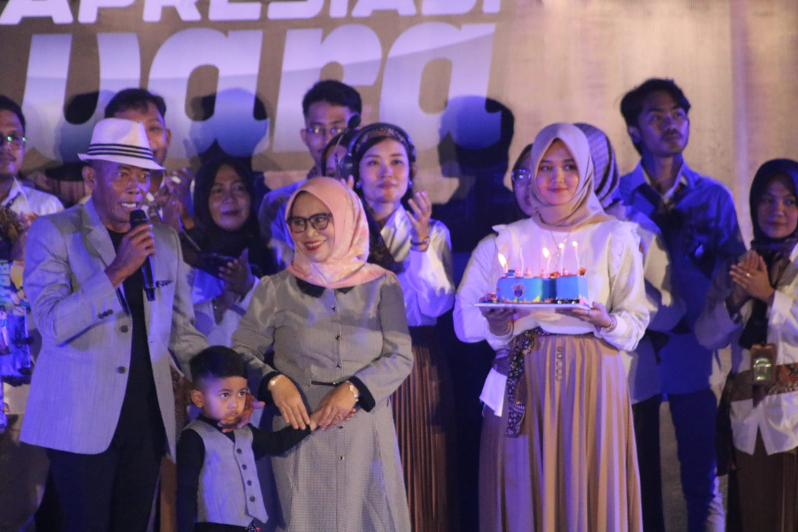 Bupati Ruhimat merayakan ulang tahun cucunya di Malam Apresiasi Jawara.