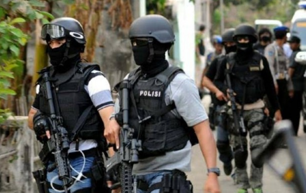Densus 88 Menangkap 10 Orang Terduga Teroris di Solo Raya