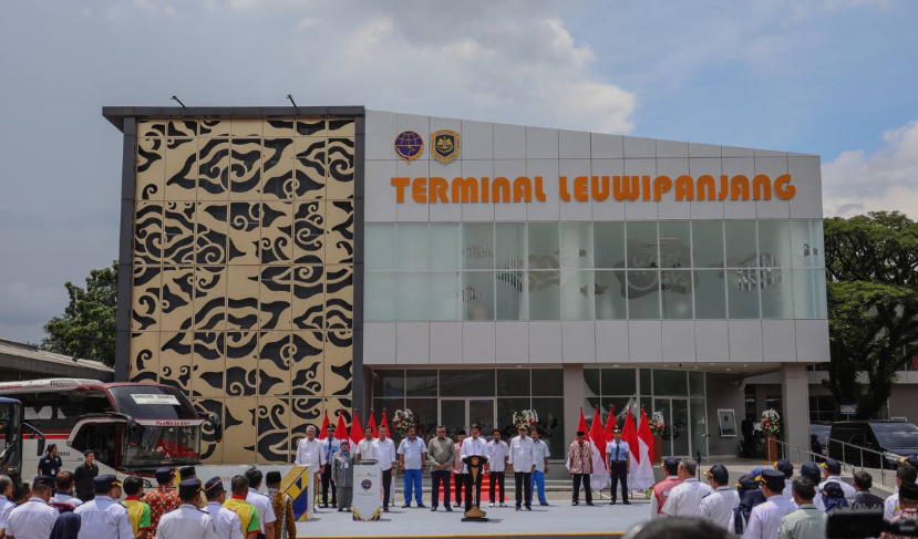 Presiden Jokowi Resmikan Terminal Leuwipanjang dan Terminal Banjar