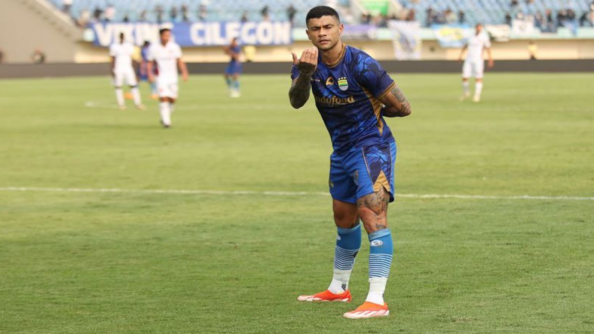 Ciro Alves mencetak gol pada laga Persib Bandung vs PSM Makassar di Piala Presiden 2024 Sumber (c) Abdul Aziz