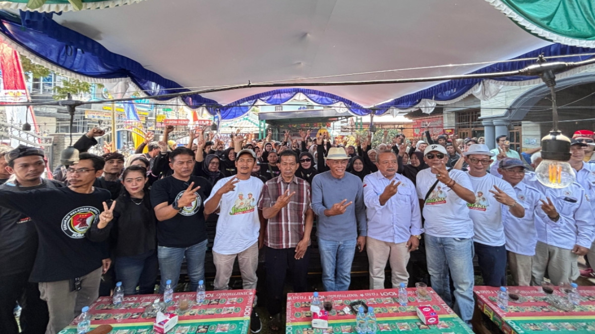 Empat kelompok relawan menyatakan dukungannya kepada pasangan calon Bupati dan Wakil Bupati Subang, H. Ruhimat (Kang Jimat) dan Aceng Kudus dalam Pilkada Subang 2024, Sabtu (21/9) di Pasar Panjang.