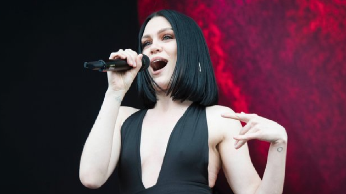 Lirik Lagu Flashlight Milik Jessie J dengan Terjemahannya, bikin Semangat untuk Hidup Lebih Lama