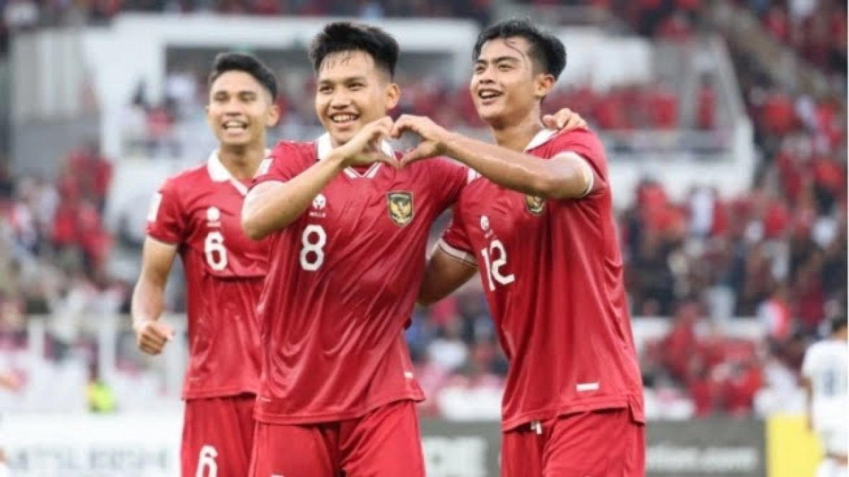 Para pemain Timnas Indonesia berselebrasi setelah mencetak gol Sumber (pssi.org)