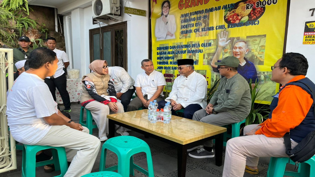 Beruntungnya Warga Cianjur Disiapkan Sarapan Langsung oleh Cagub Jabar Ahmad Syaikhu.