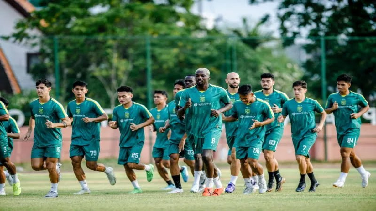 Persebaya Surabaya melakukan lari kecil saat latihan tim. ANTARA/HO-Ofisial Persebaya