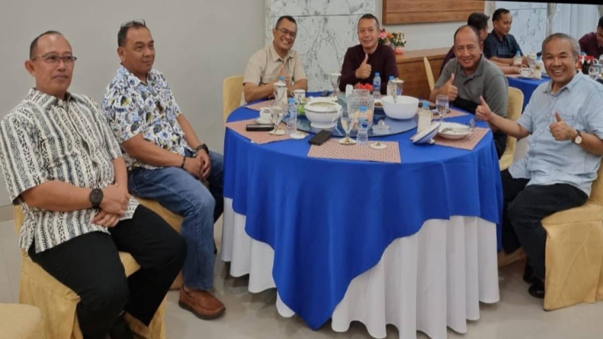 Dr Aqua ketemu tiga petinggi TNI Angkatan Laut yang bertugas di Kepulauan Riau.