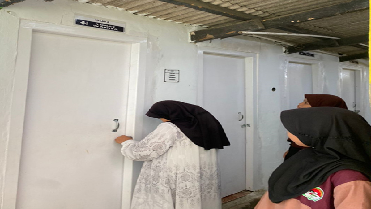 PT Meiloon Technology Indonesia Renovasi Toilet SD Dwi Dharma Kecamatan Pagaden Subang