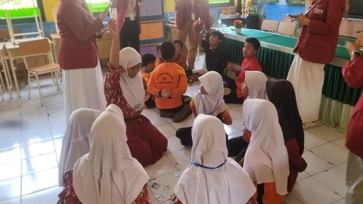 UPI dan UNPAD Selenggarakan Pengabdian Pada Masyarakat Melalui Kebudayaan Jepang di SDN Sagalaherang IV