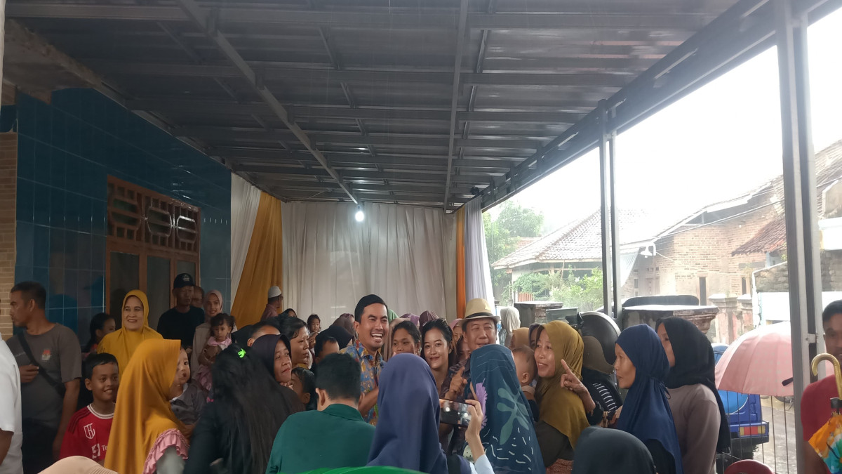 Meski Diguyur Hujan, Anggota DPRD Jabar Andhika Surya Gumilar Tetap Lanjutkan Reses