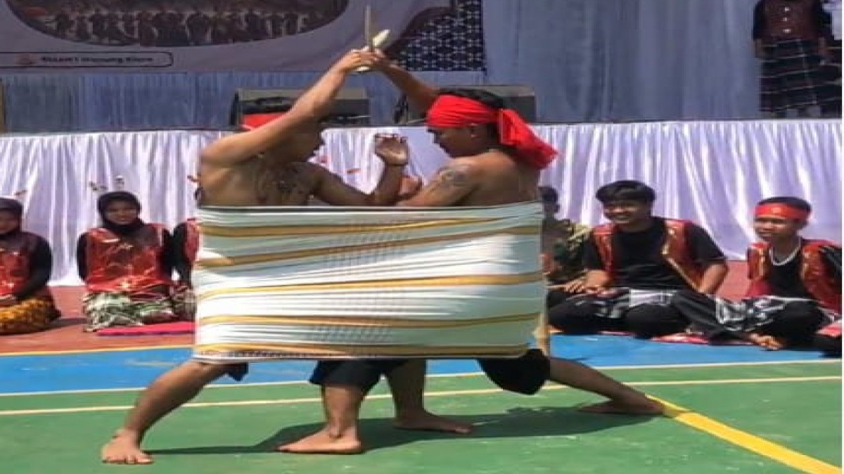 Si Gajang Laleng Lipa, Pertunjukan Budaya Sulawesi Selatan