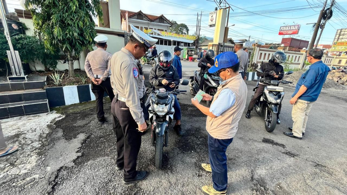 Samsat Subang Gelar Operasi Pemeriksaan Pajak Kendaraan Bermotor