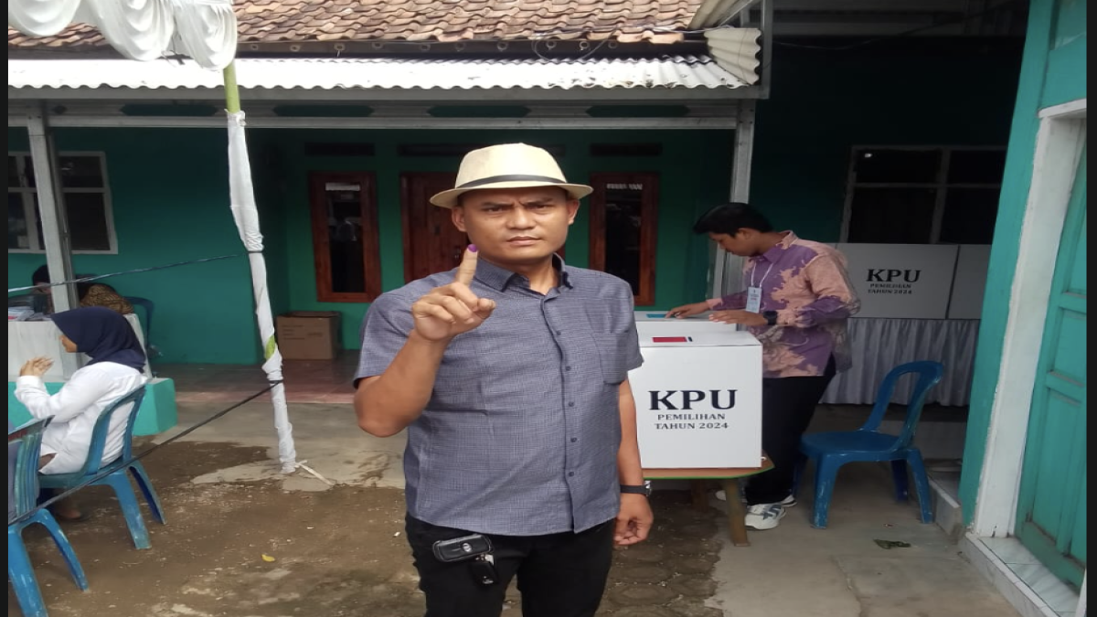 Politisi Partai Buruh Subang Bahar Cibi Nyoblos di TPS 8 Ciasem