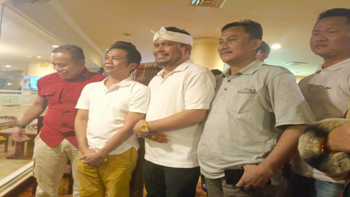 Klaim Menang Pilkada Purwakarta, Berlinang Air Mata Zeinjo Sampaikan Ucapan Terima Kasih