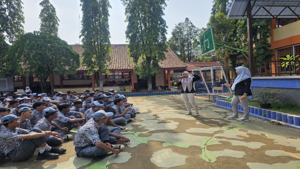 Satres Narkoba Polres Subang Sosialisasikan Bahaya Narkoba di SMAN 1 Kalijati