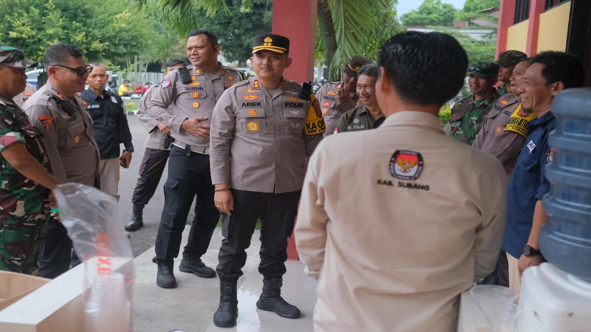 Patroli Mobile Pengamanan Rapat Pleno PPK di Subang dalam Operasi Mantap Praja Lodaya 2024