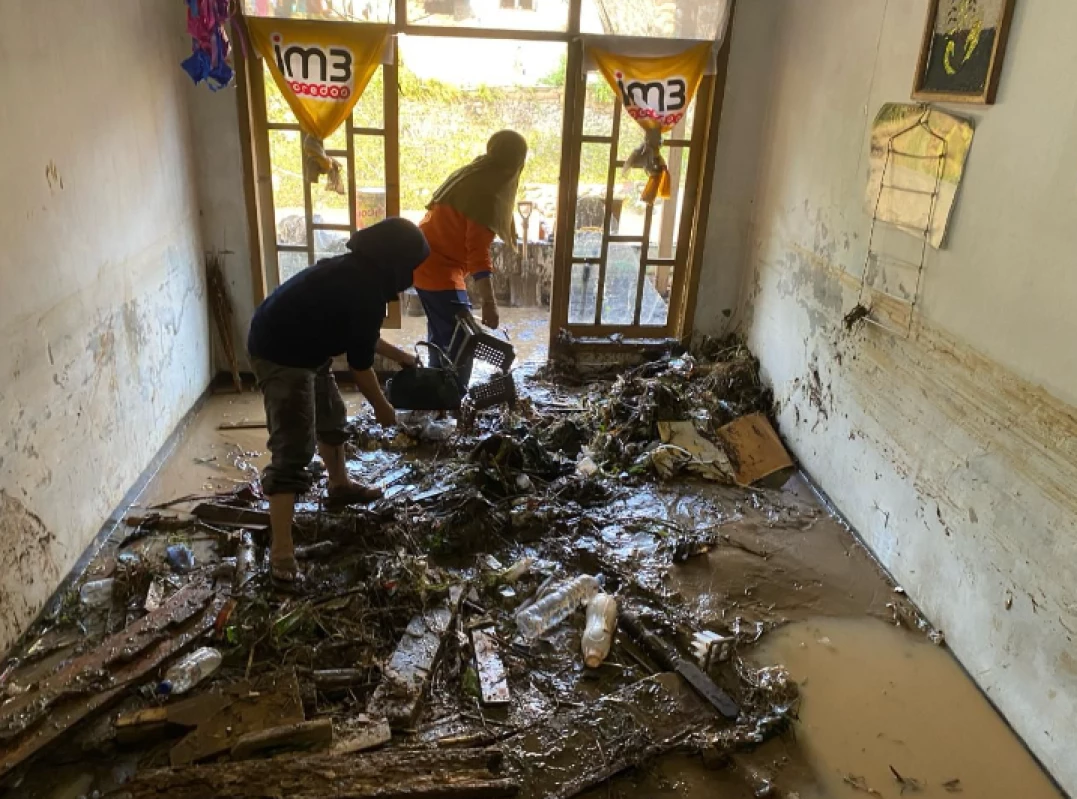 Banjir Bandang di Pemukiman Nyalindung KBB sebabkan Rumah Rusak Berat