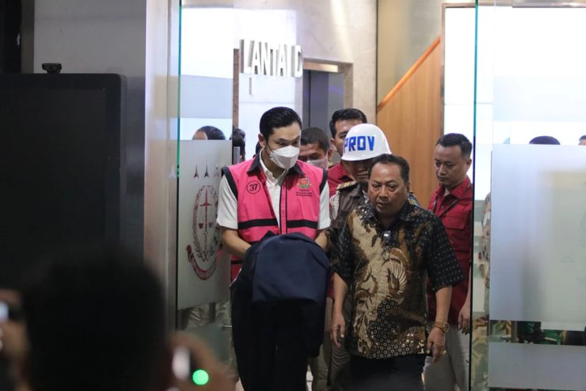Sederet Fakta Menarik Tentang Suami Sandra Dewi Jadi Tersangka Korupsi