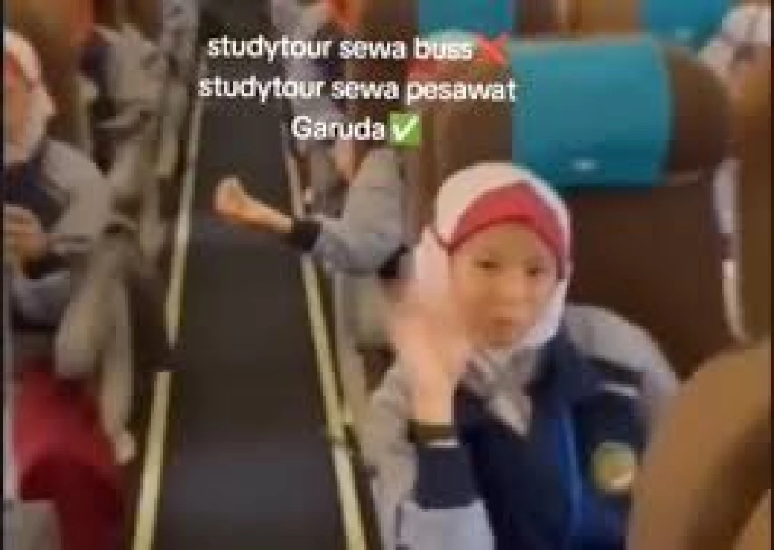 Salut Menabung 5 Tahun Siswa SD Sewa Pesawat Garuda Indonesia untuk Study Tour 3 Negara!