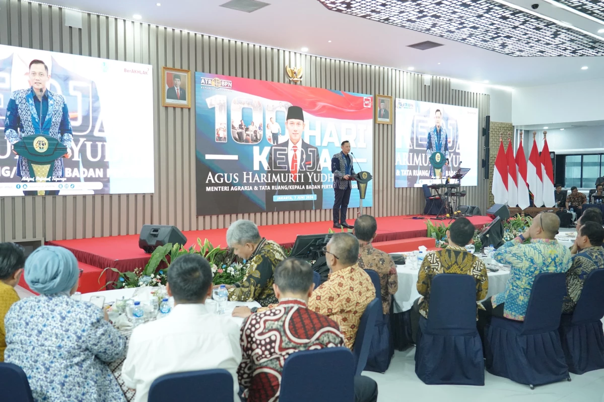 Menteri Agraria dan Tata Ruang/Kepala Badan Pertanahan Nasional (ATR/BPN), Agus Harimurti Yudhoyono (AHY) melakukan pertemuan dengan insan pers di Aula Prona Kementerian ATR/BPN, Jakarta, Jumat (07/06/2024).