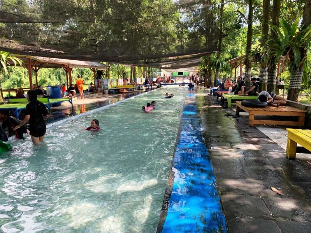 Kolam Renang Curug Ciwideng Rekomendasi Liburan Untuk Keluarga