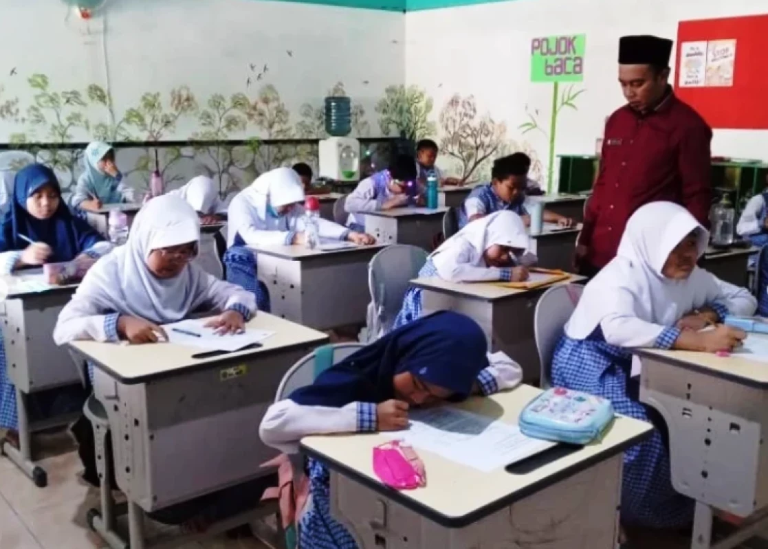 Siswa SD PIT Bhaskara Subang saat mengikuti pembelajaran.  Sekolah Islam Terpadu tumbuh dengan pesat di Kabupaten Subang.