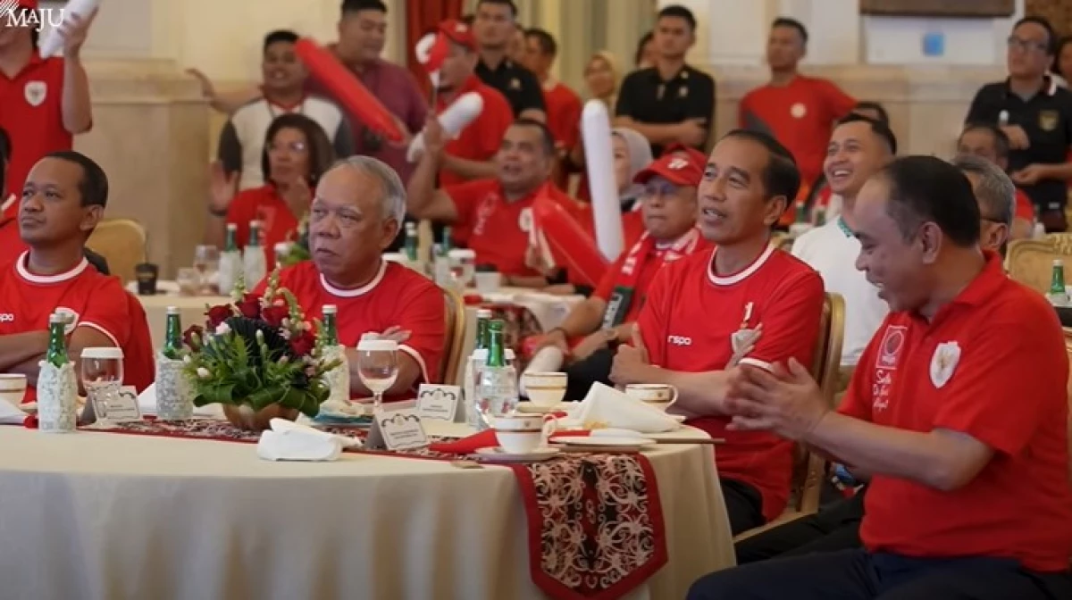 Presiden Jokowi Sempat Terdiam Usai Gol Indonesia Dianulir Saat Nobar Laga Indonesia vs Uzbekistan