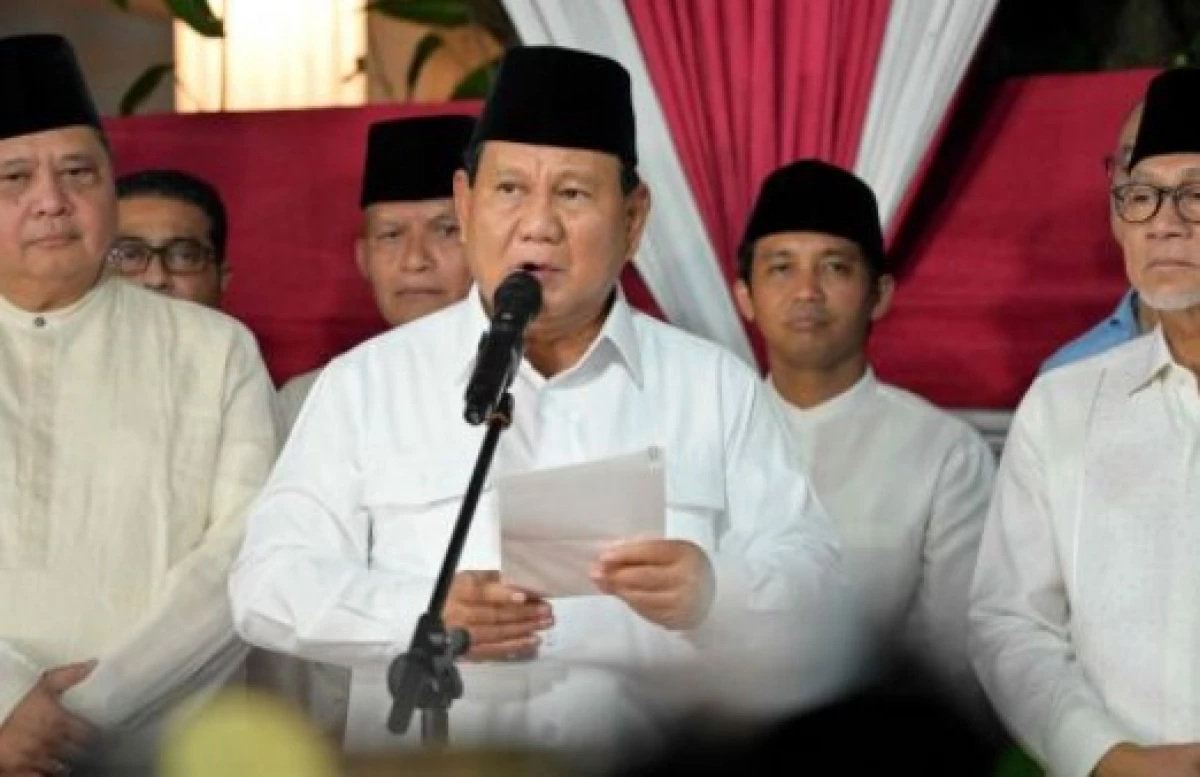 Prabowo Subianto Melakukan Pidato di Kediamannya. (Sumber Foto: Media Indonesia)