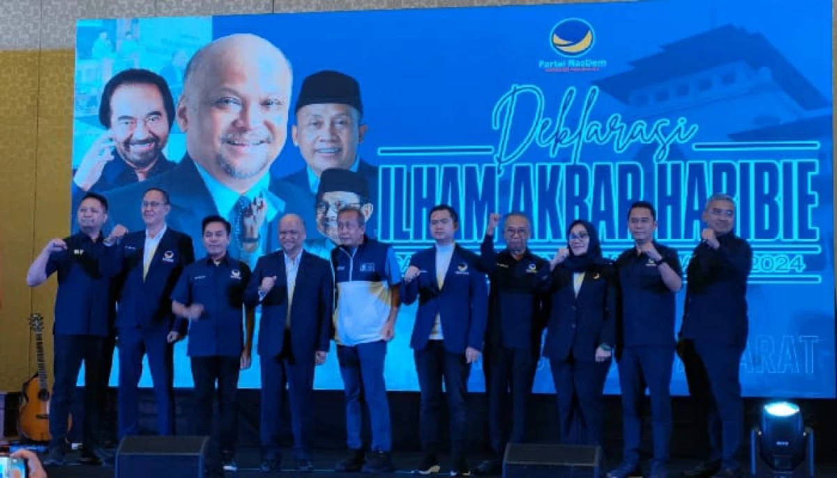 ARD (kedua kanan) saat menghadiri acara Deklarasi Ilham Akbar Habibie Sebagai Calon Gubernur Jabar di Bandung, Sabtu (8/6).