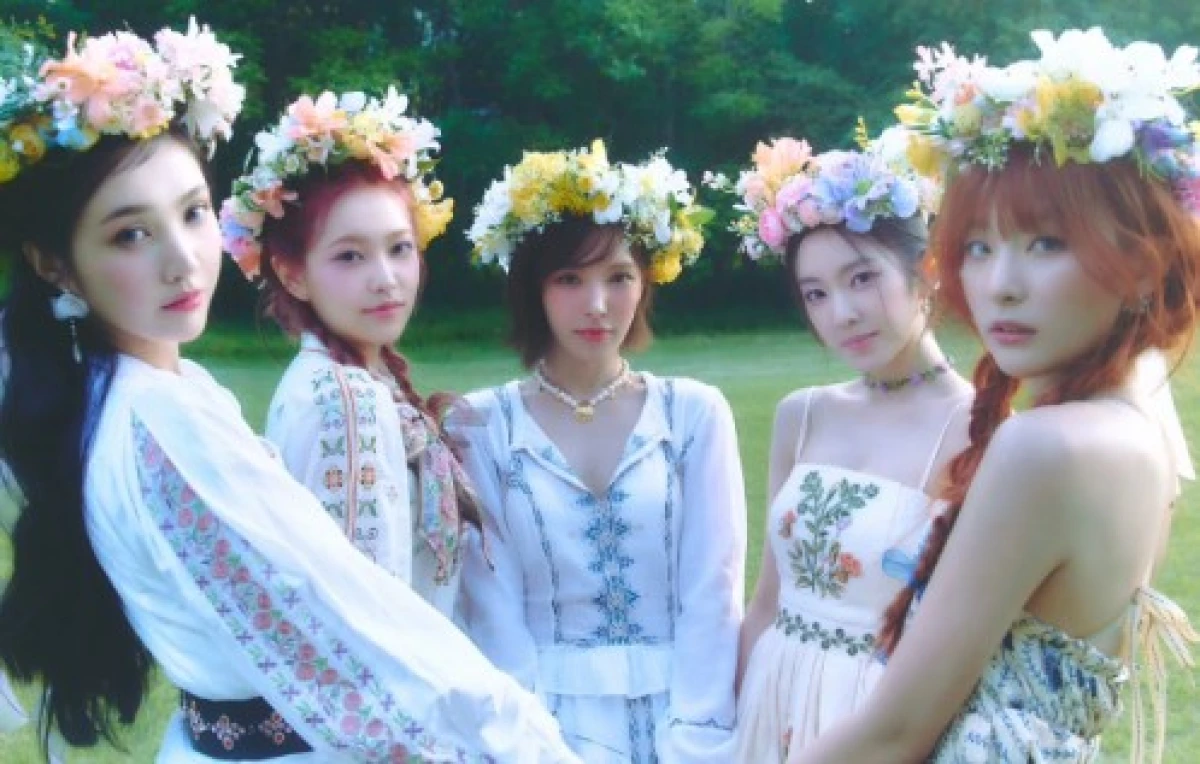 MV Lagu Cosmic Red Velvet Disebut Mirirp Dengan Beberapa Adegan di Film Midsommar