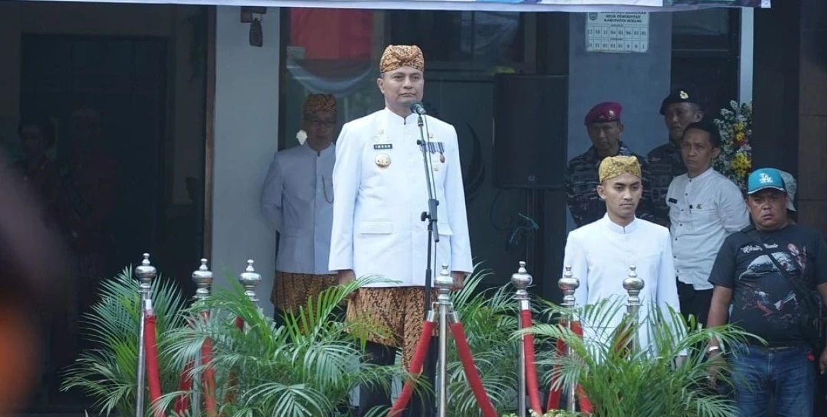 Pj Bupati Subang Dr Imran menjadi pembina dalam upacara HUT ke-76 Kabupaten Subang.