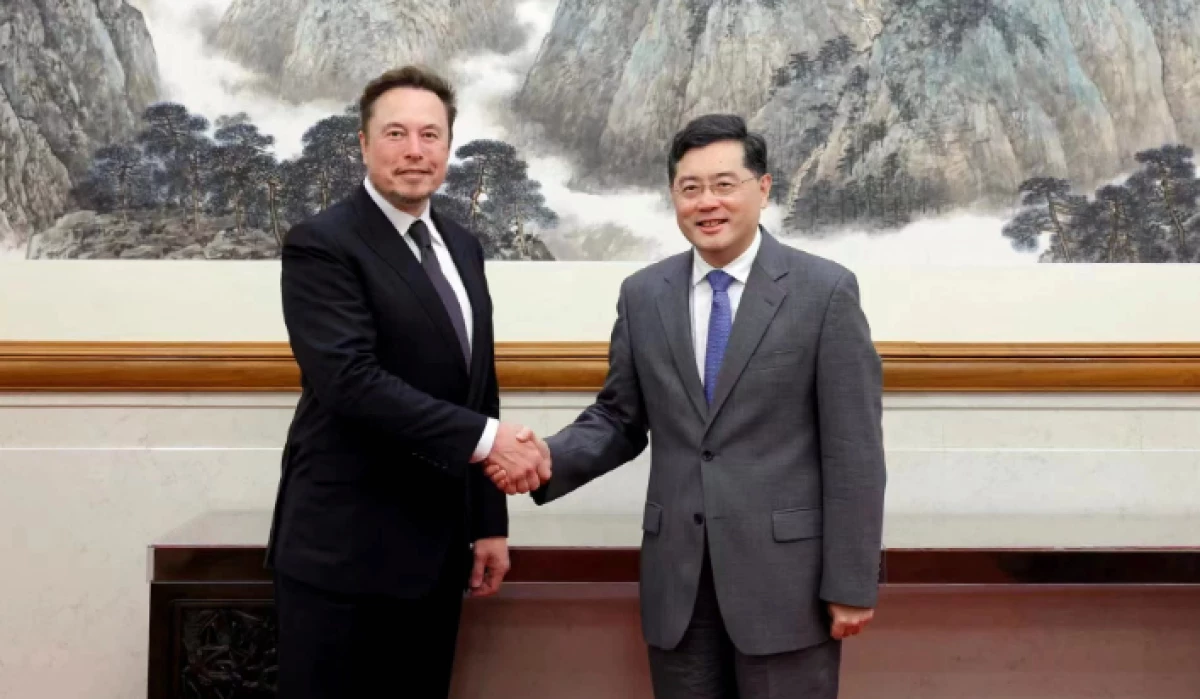 Elon Musk Mengunjungi China ketika Tesla Berupaya Meluncurkan Swakemudi