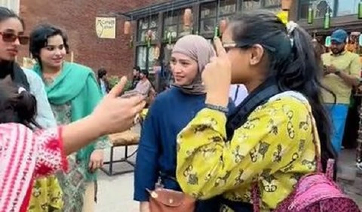 Mengapa Orang Indonesia Diperlakukan Seperti Artis di Pakistan?