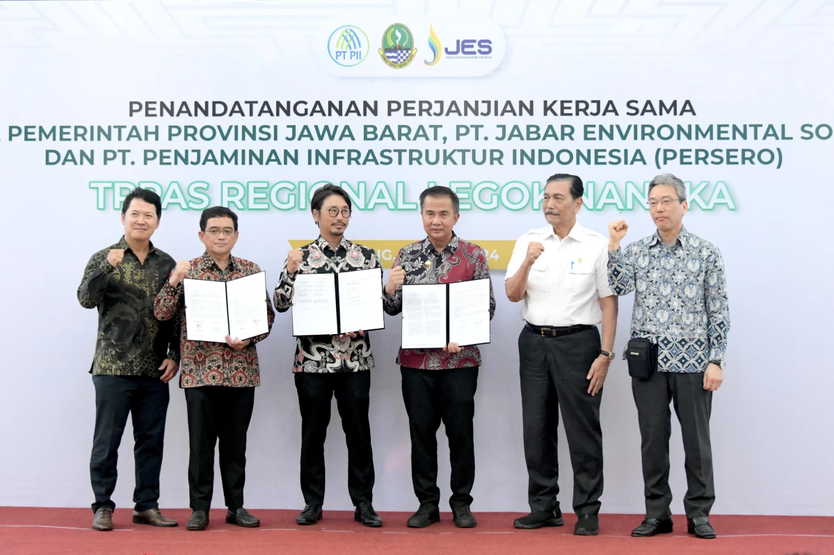 Pemprov Jawa Barat, PT. Jabar Environmental Solutions (JES) dan PT. Penjamin Infrastruktur Indonesia (Persero), menandatangani Perjanjian Kerja Sama (PKS) di Gedung Sate, Jumat (28/6/2024).
