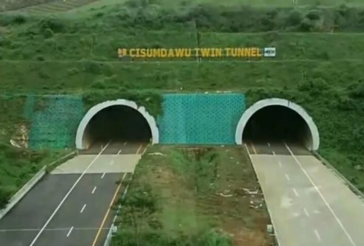 Padam Listrik di Dalam Terowongan Tol Cisumdawu. (Sumber Foto: instagram KemenPUPR)