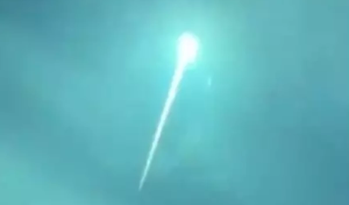 Langka! Meteor Melewati Langit Spanyol dan Portugal dengan Cahaya Biru, Indah Banget!