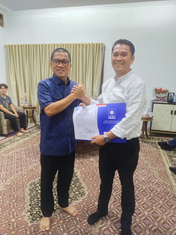 Asep Rochman Dimyati (ARD) saat menerima rekomendasi nyalon Bupati Subang dari PAN.