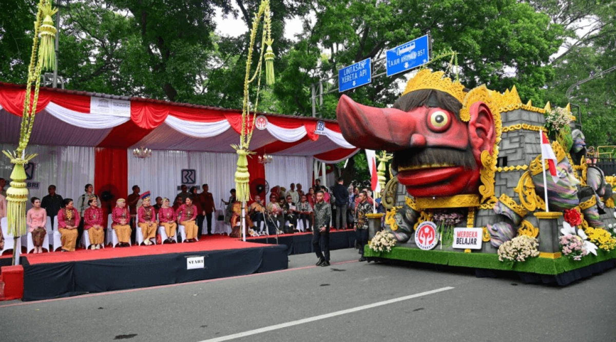 Parade Mobil Hias pada HUT Ke-44 Dekranas Tampilkan Ragam Budaya Daerah Indonesia