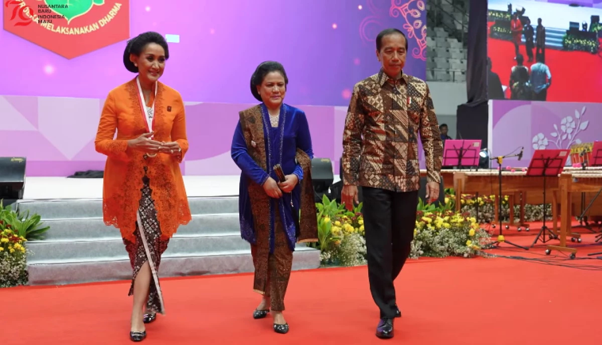 Didampingi Ibu Iriana, Presiden Jokowi Hadiri Peringatan Hari Kebaya Nasional