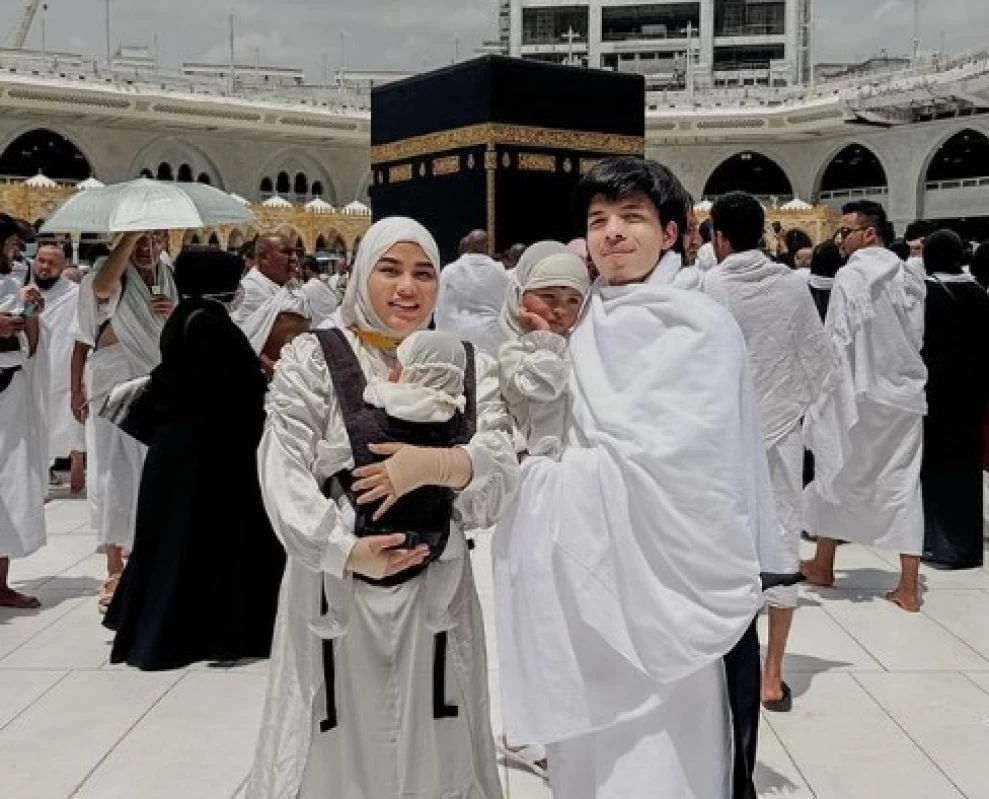 Atta Halilintar dan Aurel Hermansyah Jalani Umrah di Bulan Ramadhan, Pasrah Hadapi Cuaca Panas di Makkah
