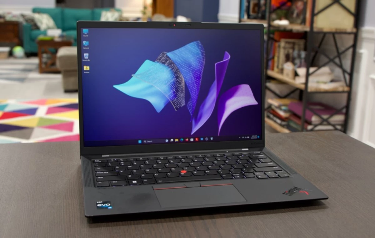 Lenovo ThinkPad X1 Carbon Gen 11 (14″ Intel): Performa Unggul dalam Bodi Ringan